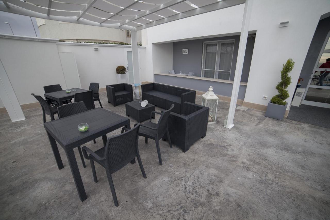Residence Del Sole มันเฟรโดเนีย ภายนอก รูปภาพ