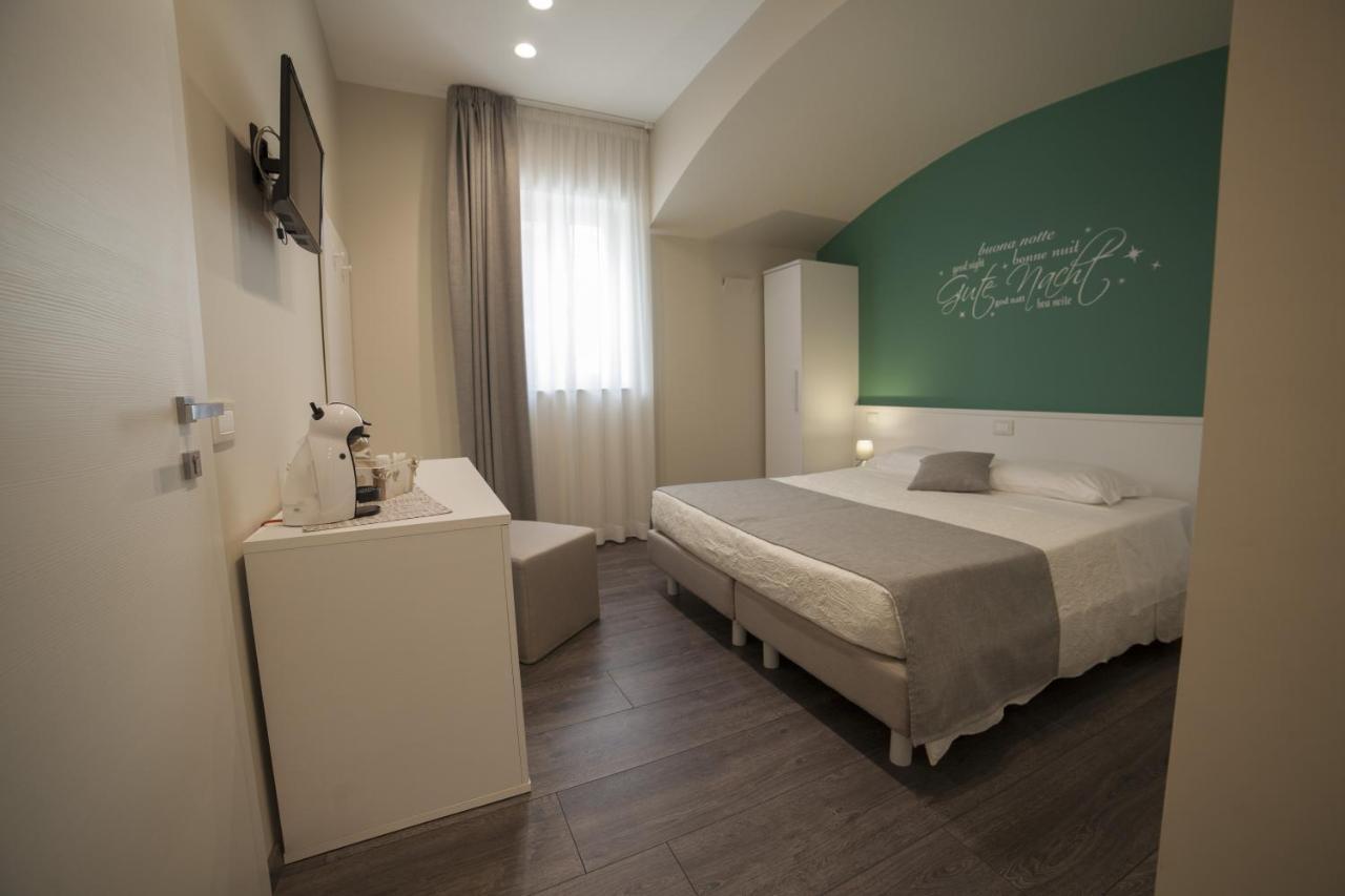 Residence Del Sole มันเฟรโดเนีย ภายนอก รูปภาพ