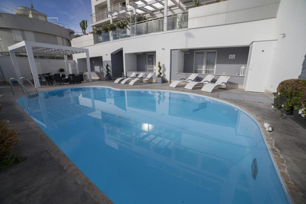 Residence Del Sole มันเฟรโดเนีย ภายนอก รูปภาพ